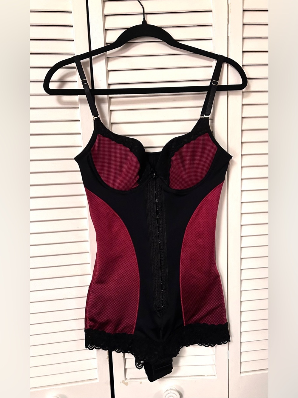 NWOT Vedette 36B Shapewear Bodysuit - Black And Red Corset with Eyelet Closure
